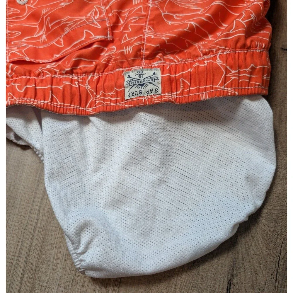 Gap Size M (8) Boys Swim Trunks Sharks Lined Drawstring Pockets Colorful